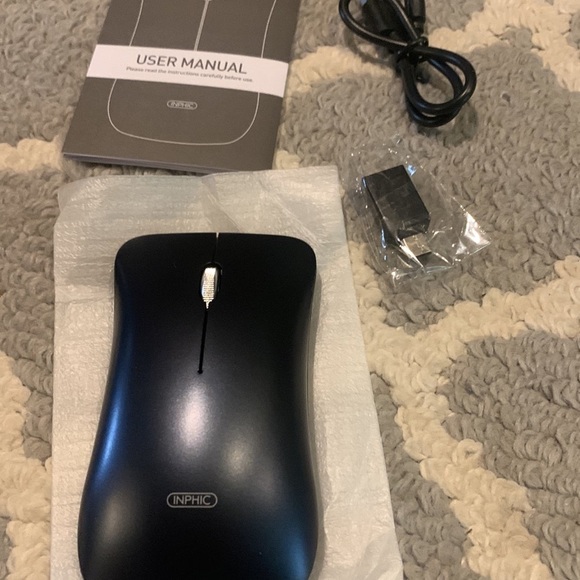 New wireless rechargeable computer mouse - Picture 3 of 7